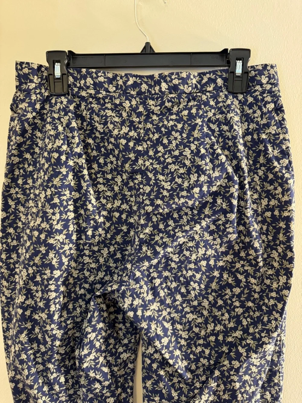 JONES NEW YORK Sport Navy Floral Capris - Picture 4 of 5